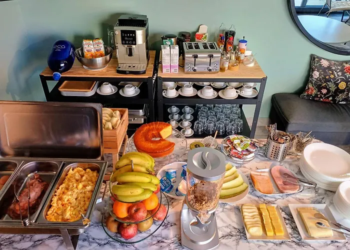 Relax & Travel B&B 알마다