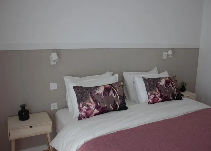 Relax & Travel Bed & Breakfast Almada
