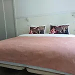 Relax & Travel Bed & Breakfast Almada