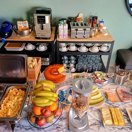 Relax & Travel Couette-café Almada