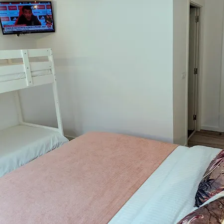 Relax & Travel Bed & Breakfast Almada