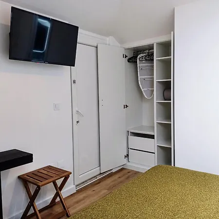 Hostel Relax & Travel Almada