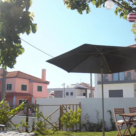 Relax & Travel Couette-café Almada