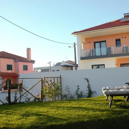 Relax & Travel Couette-café Almada