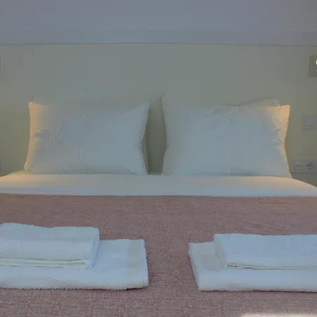 Hostel Relax & Travel Almada