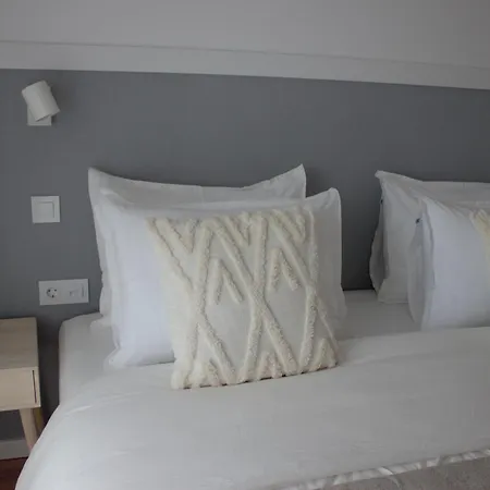 Hostel Relax & Travel Almada