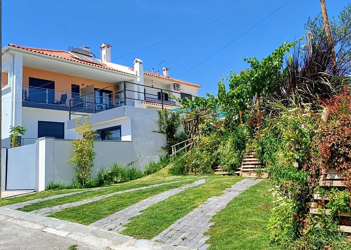 Relax & Travel Bed & Breakfast Almada