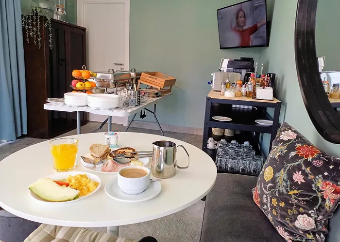 Relax & Travel 3* Almada