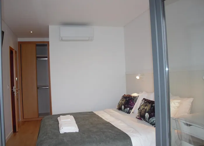 Alojamento de Acomodação e Pequeno-almoço Relax & Travel Almada