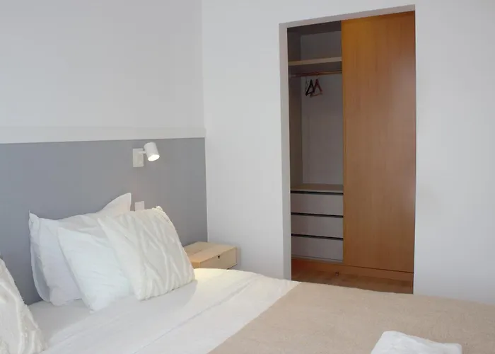 Alojamento de Acomodação e Pequeno-almoço Relax & Travel Almada